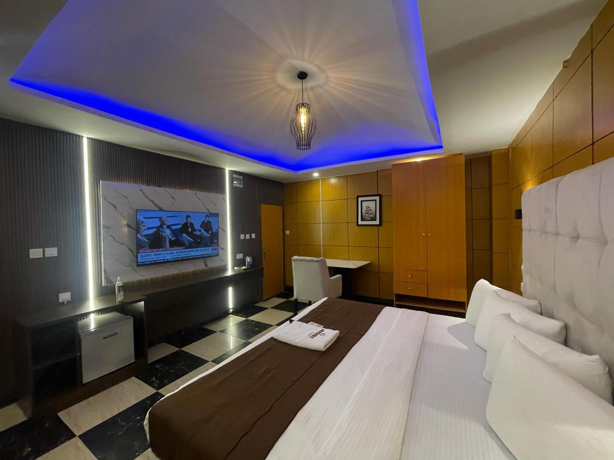 Presken Hotel At International Airport Road Ikeja Exterior photo