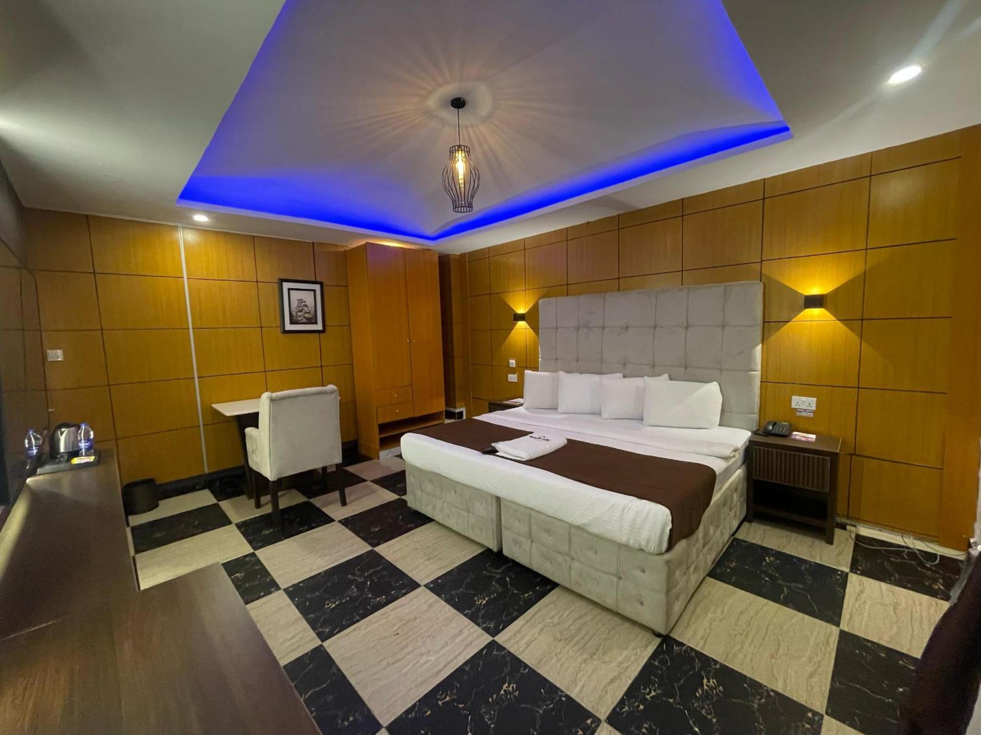 Presken Hotel At International Airport Road Ikeja Exterior photo