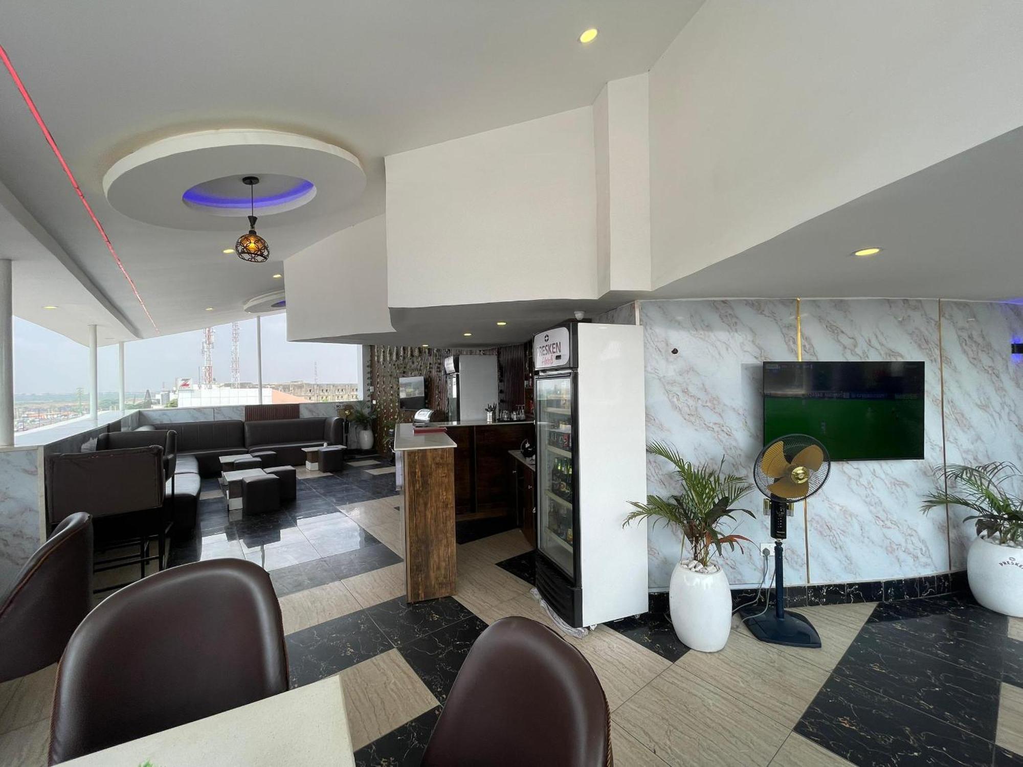 Presken Hotel At International Airport Road Ikeja Exterior photo