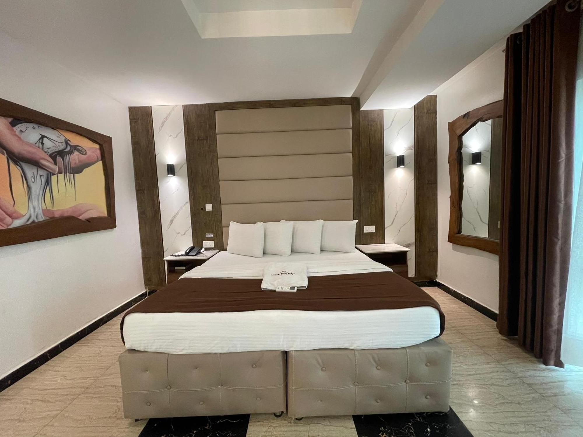 Presken Hotel At International Airport Road Ikeja Exterior photo
